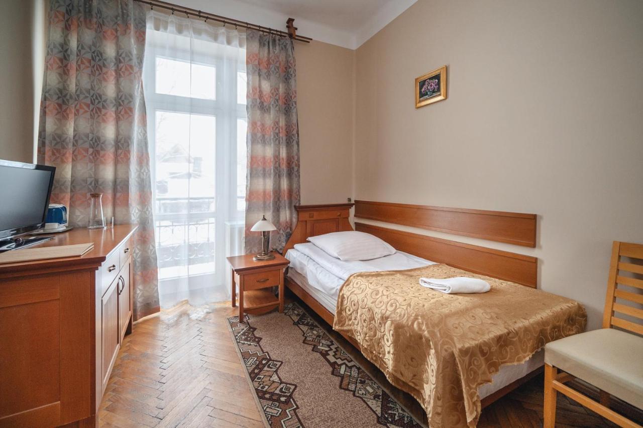 Jasny Palac Bed & Breakfast
