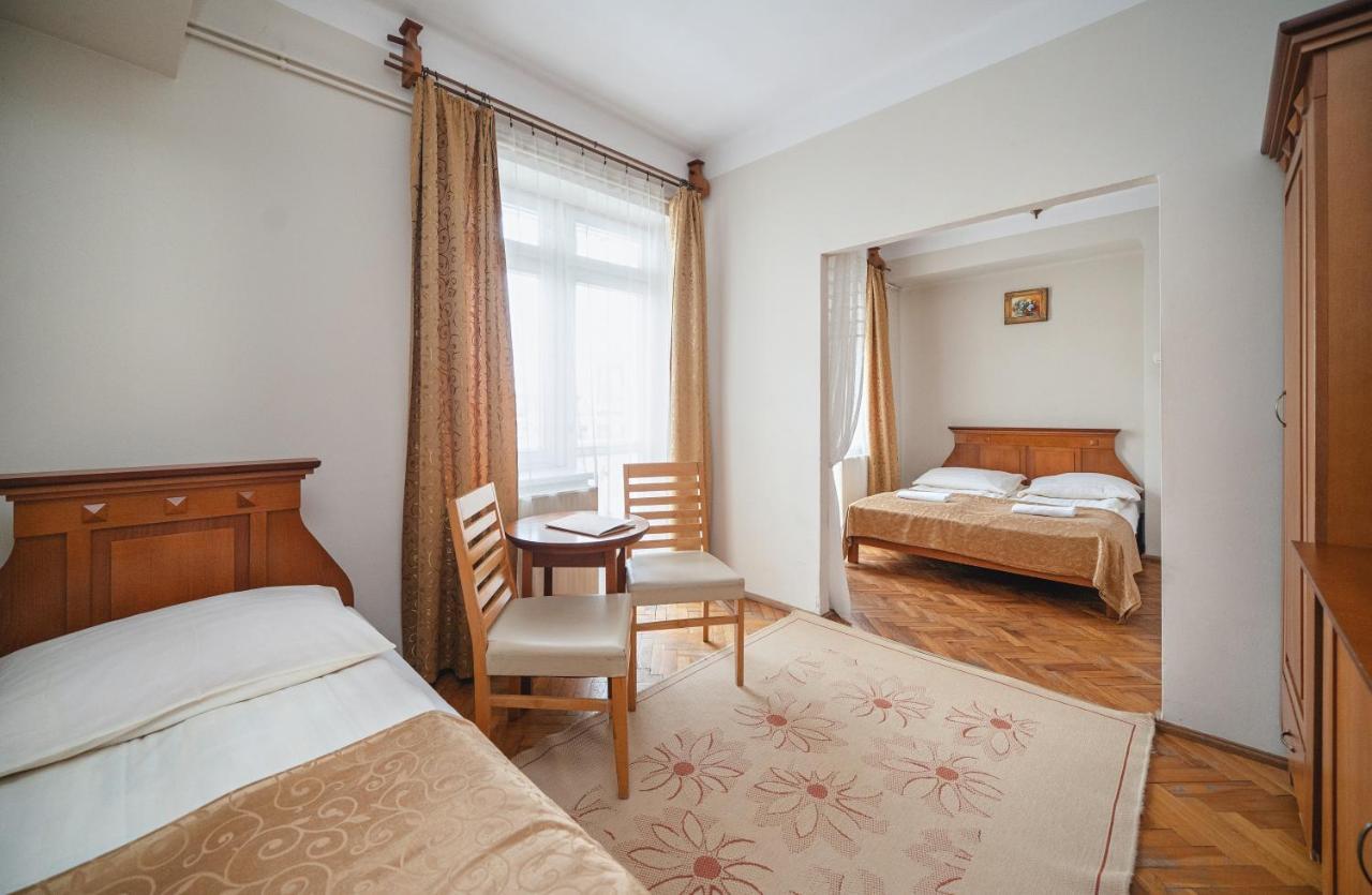 Jasny Palac Bed & Breakfast 2*